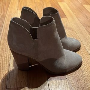 Vince camuto booties
